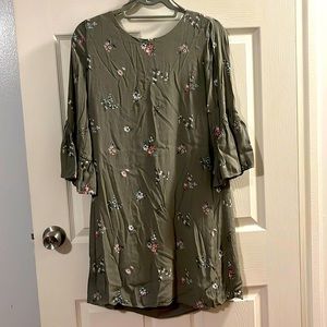 Vince Camuto Olive Floral Dress with 3/4 Bell Sleeves